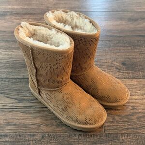 UGG Chestnut Suede Shearling-Lined Short Boots with shiny design